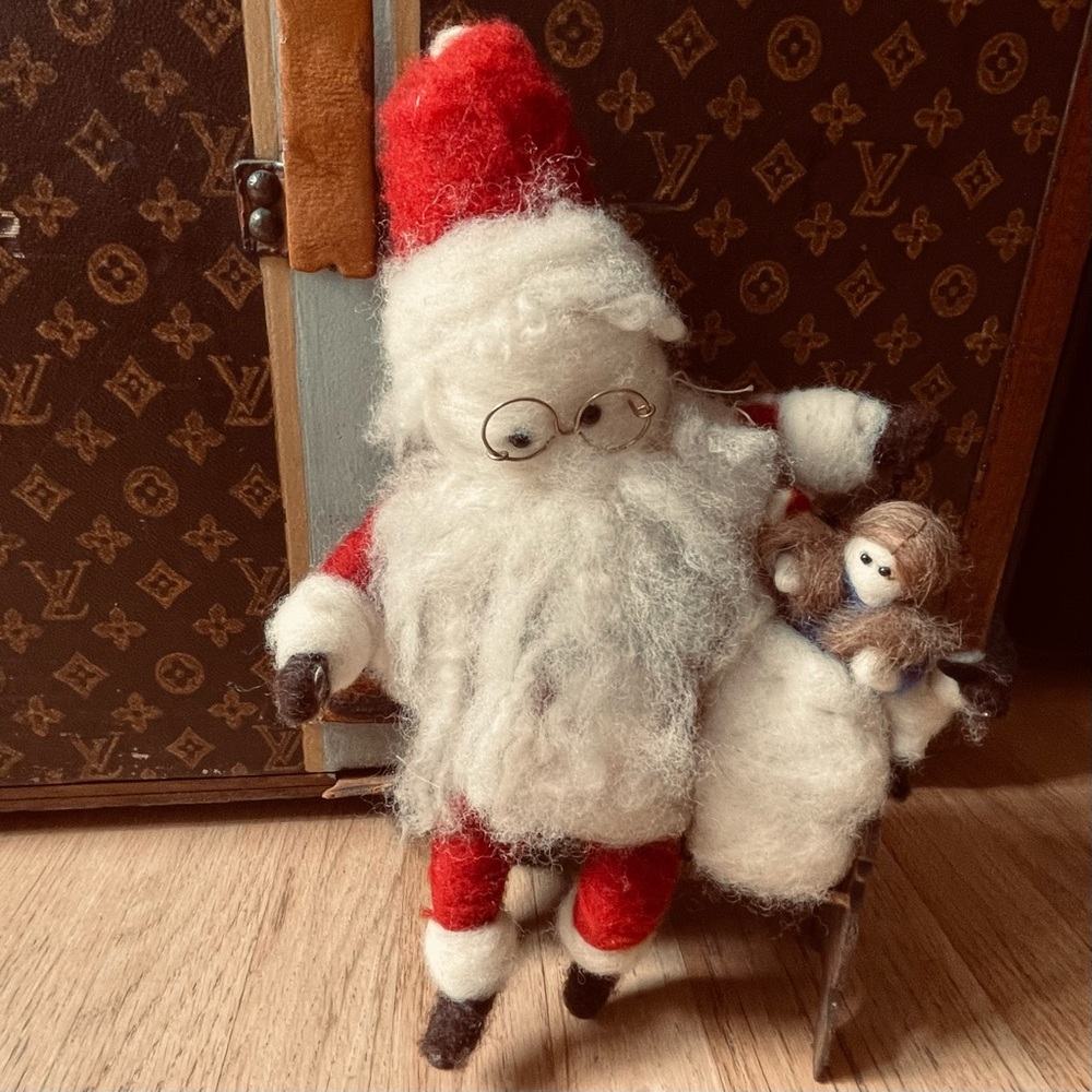 Vintage Santa His Bag of Toys Christmas Decoration Rams Horn Menagerie 8” x 13”